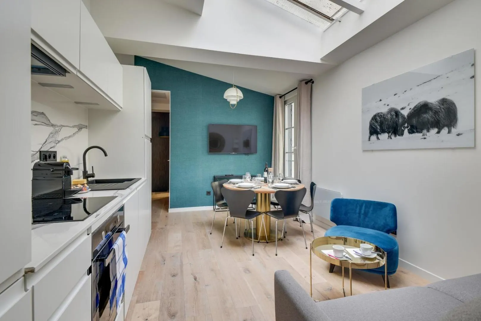 141 Klein - Superbe A Paris. *